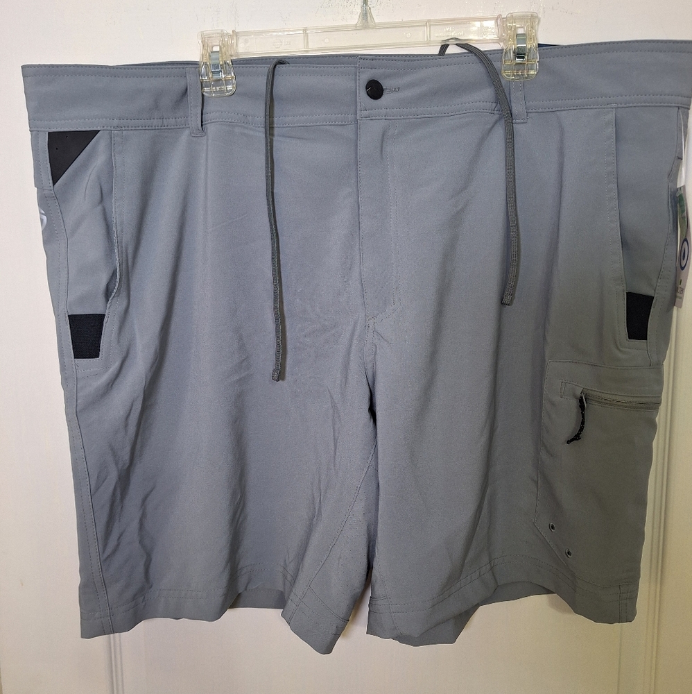 Magellan Outdoors Men's Fish Gear Pro Angler Gray Hybrid Shorts